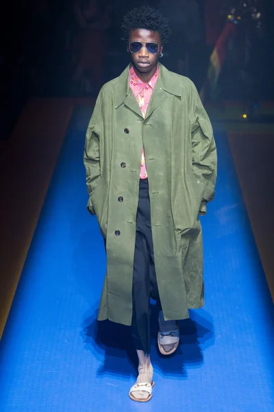Look 10
